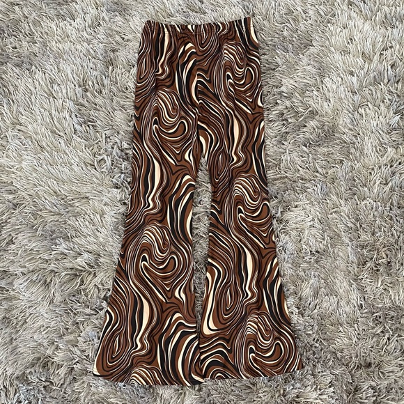 SHEIN - Girls Allover Marble Print Flare Leg Pants - Picture 5 of 6